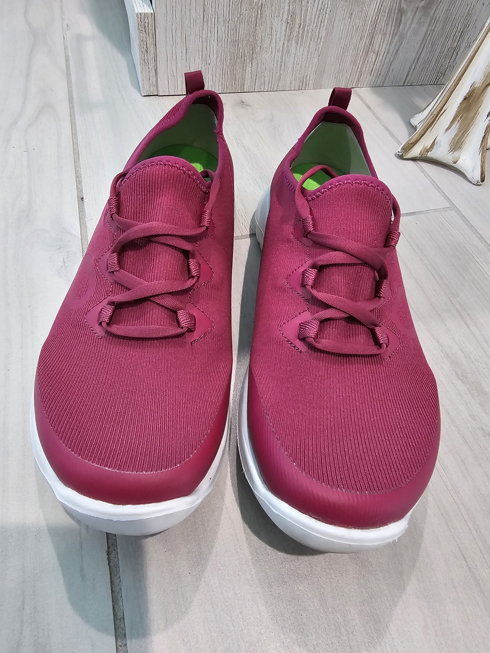 OOFOS Women’s Burgundy Recovery Comfort Sneakers Size 8.5 - Picture 2 of 6